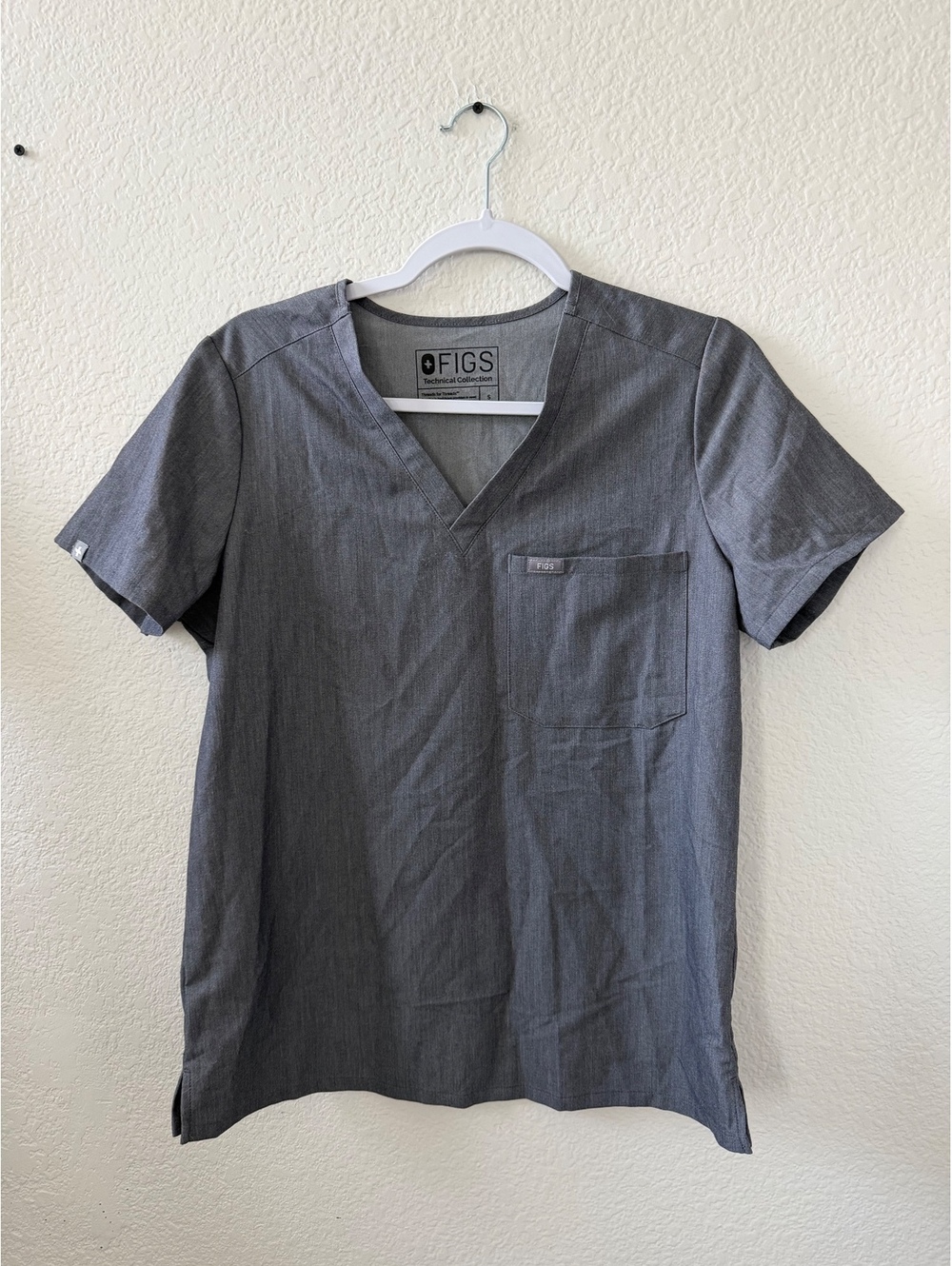 FIGS scrubs graphite Gray Scrub Top Catarina one pocket , Size Small